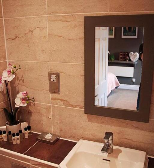 스탠다드 룸, The Knife & Cleaver