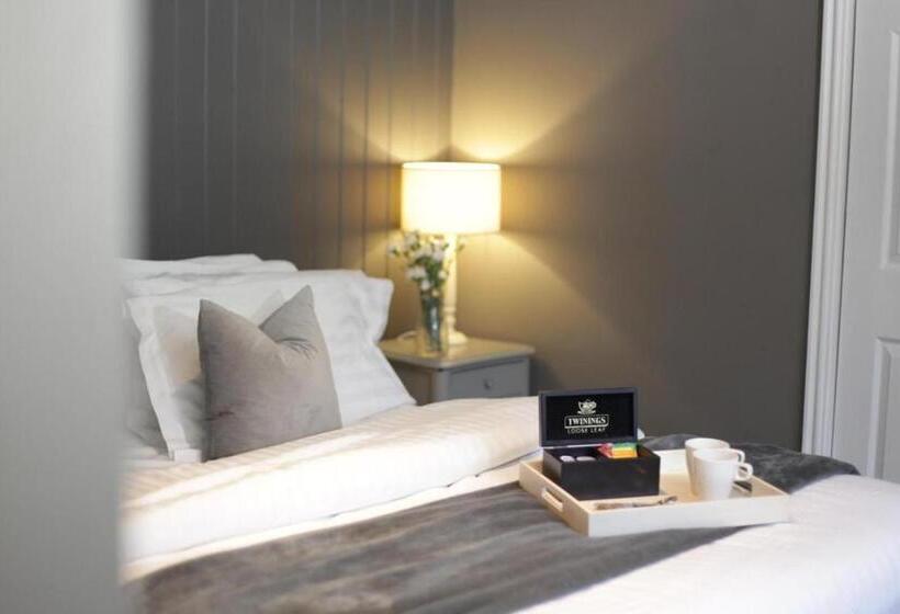 디럭스 룸 킹사이즈 침대, The Knife & Cleaver