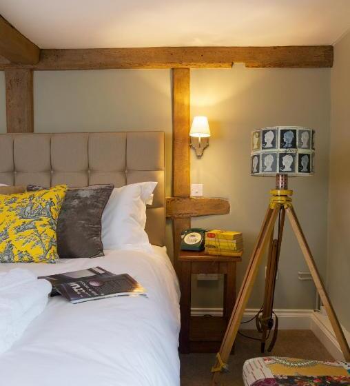 غرفة عائلية, The Queen's Inn