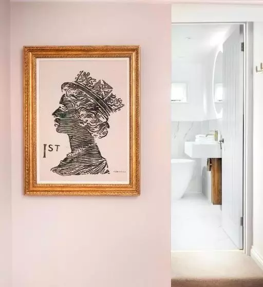 デラックススイート, The Queen's Inn