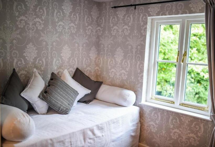 חדר סופריור, Lydford House