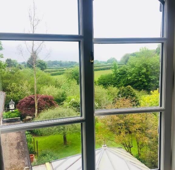 デラックススイート, Lydford House