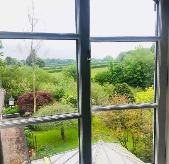 デラックススイート, Lydford House
