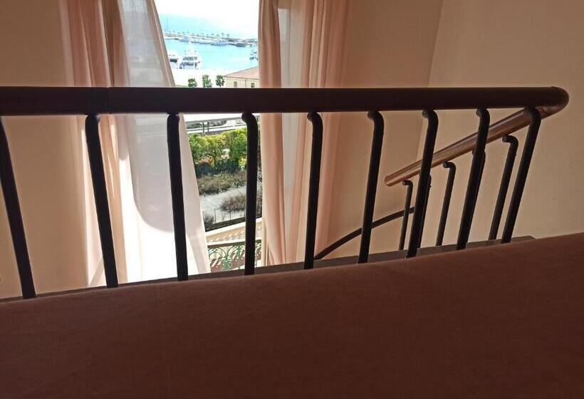 Triple Room Sea View, Miramare