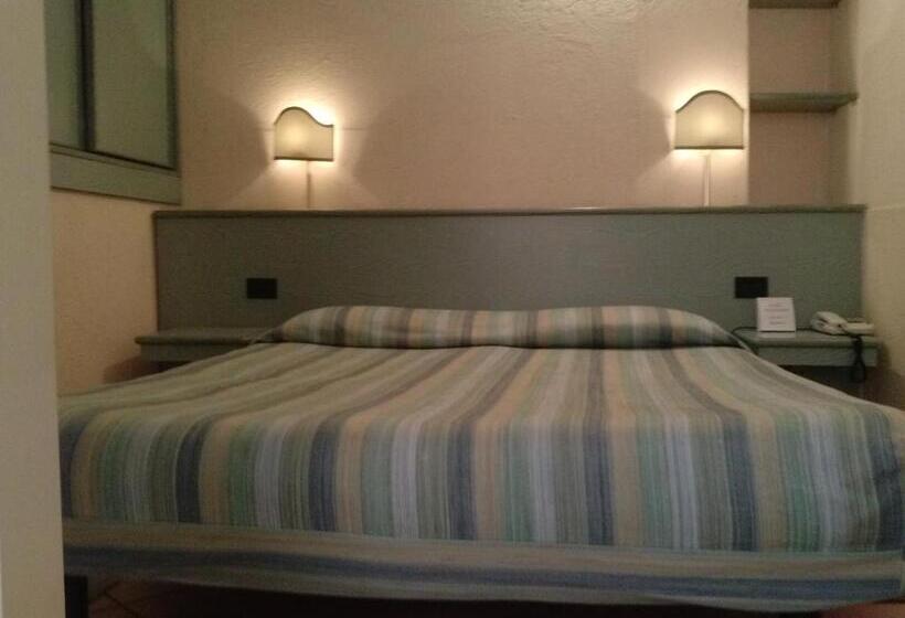 标准三人间, Miramare