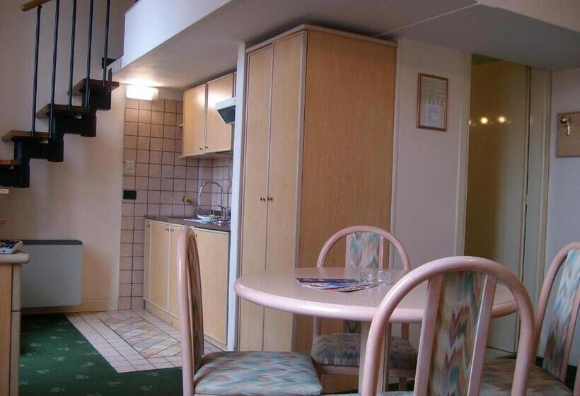 带1个卧室的带海景的公寓, Miramare