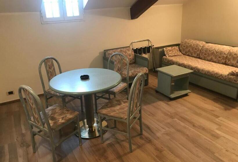 四人高级间, Miramare