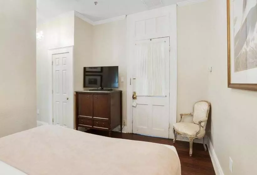 キングサイズベッドのスタンダードルーム, Andrew Jackson Hotel French Quarter