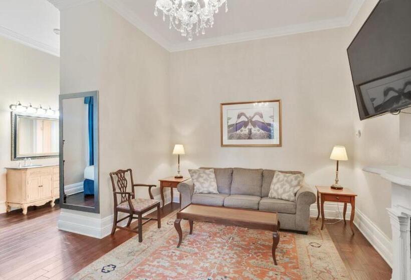 جناح جونيور, Andrew Jackson Hotel French Quarter