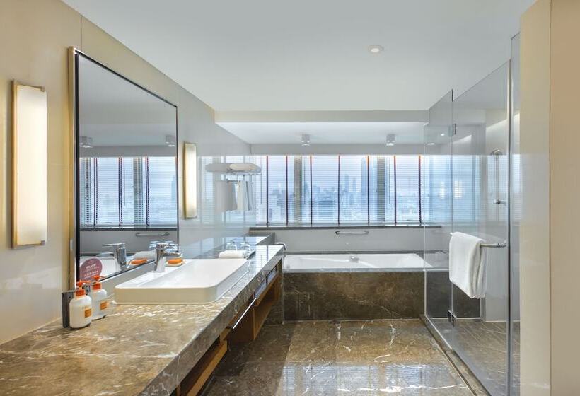 Premium Room City View, Crowne Plaza Guangzhou City Centre, An Ihg Hotel   Free Shuttle Between Hotel And Exhibition Center