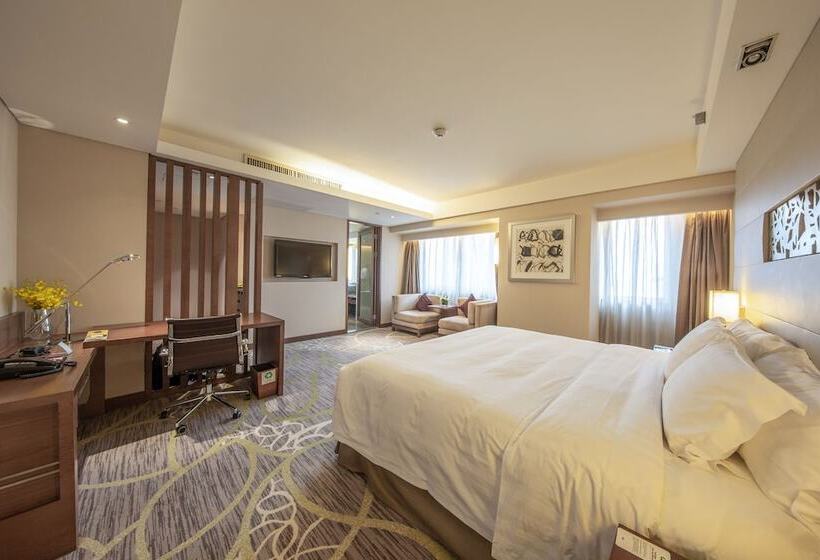 Номер Премиум Вид на Город, Crowne Plaza Guangzhou City Centre, An Ihg Hotel   Free Shuttle Between Hotel And Exhibition Center
