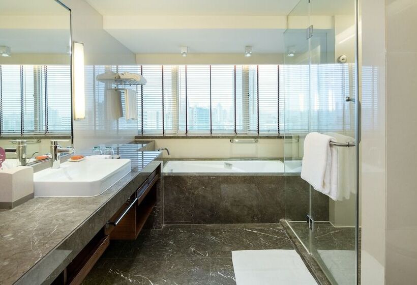 Premium Room City View, Crowne Plaza Guangzhou City Centre, An Ihg Hotel   Free Shuttle Between Hotel And Exhibition Center