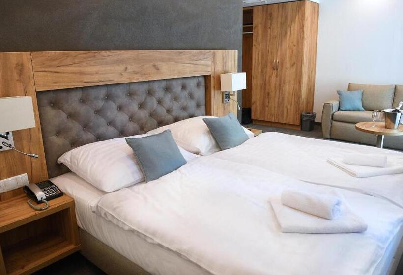 Трехместный Номер Superior, Diana