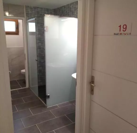Standard-huone Puutarhanäkymä, Hi Hostel Pula