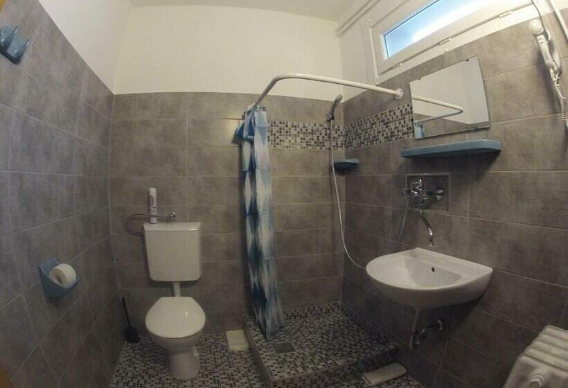 标准间, Olympos Panzió