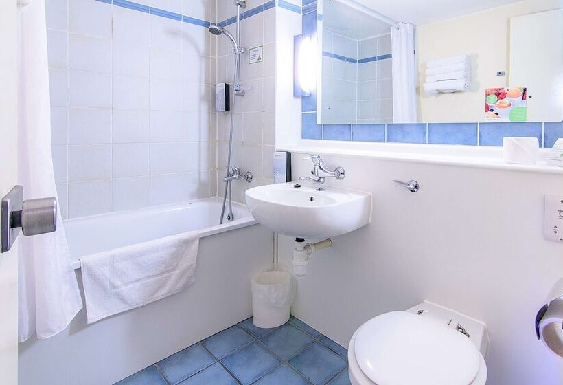 Номер Стандарт, Campanile Hotel Runcorn