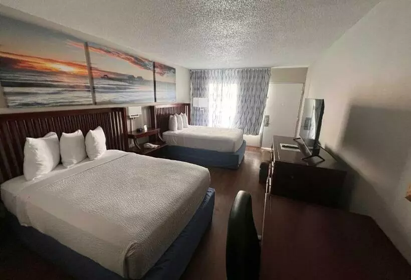 ２ダブルベッドのスタンダードルーム, Days Inn By Wyndham Daytona Beach Speedway