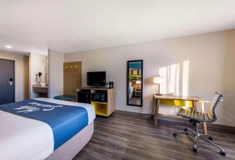 اتاق استاندارد با تخت بزرگ, Days Inn By Wyndham Lathrop