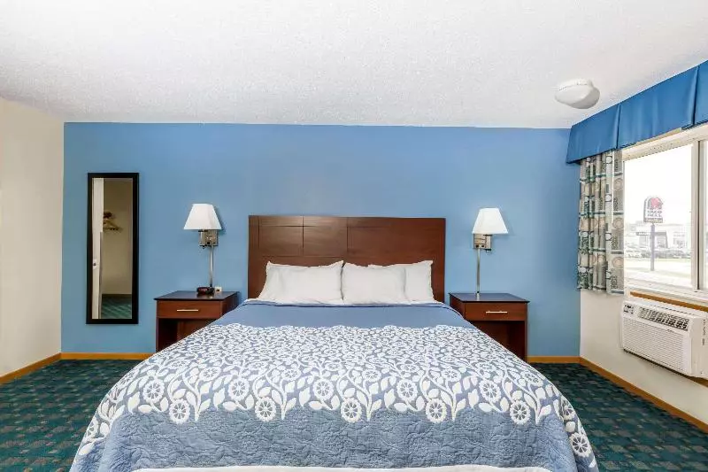 キングサイズベッドのスタンダードルーム, Days Inn By Wyndham Sioux City