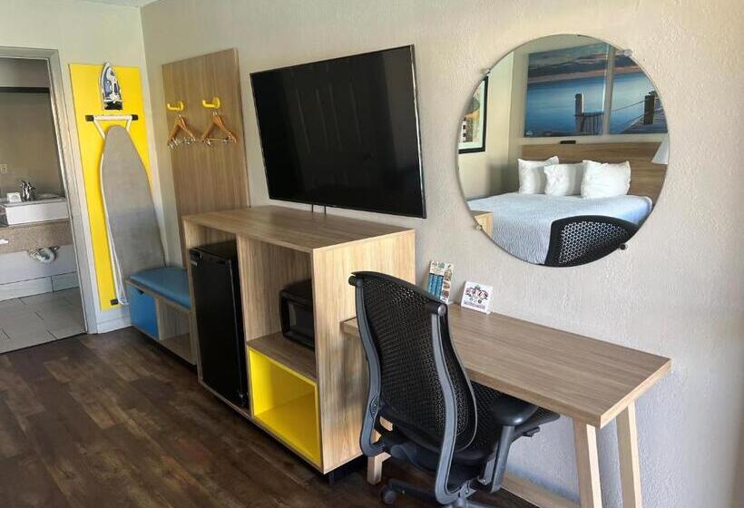 Номер Стандарт Адаптированный для Инвалидов, Days Inn By Wyndham St. Petersburg Central