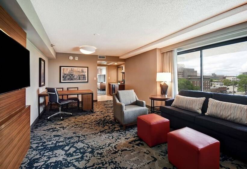 סוויטה, Embassy Suites By Hilton Omaha Downtown Old Market