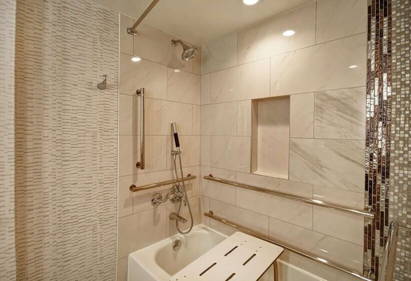 חדר סטנדרט מותאם לאדם עם מוגבלויות, Embassy Suites By Hilton Omaha Downtown Old Market