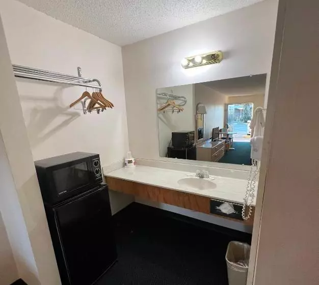 Economy-huone, Garden Inn & Suites