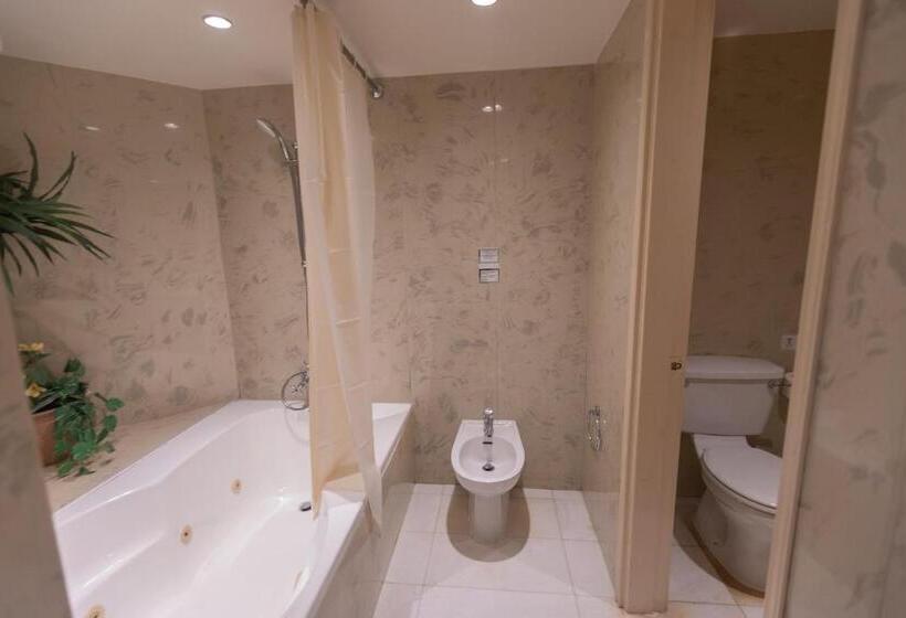 패밀리 룸, Iliada Beach