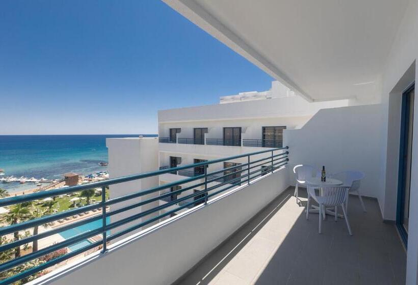 패밀리 룸, Iliada Beach