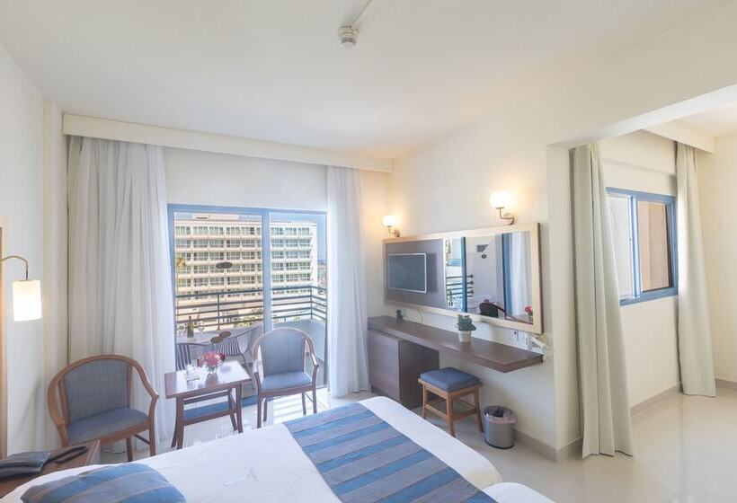 패밀리 룸, Iliada Beach