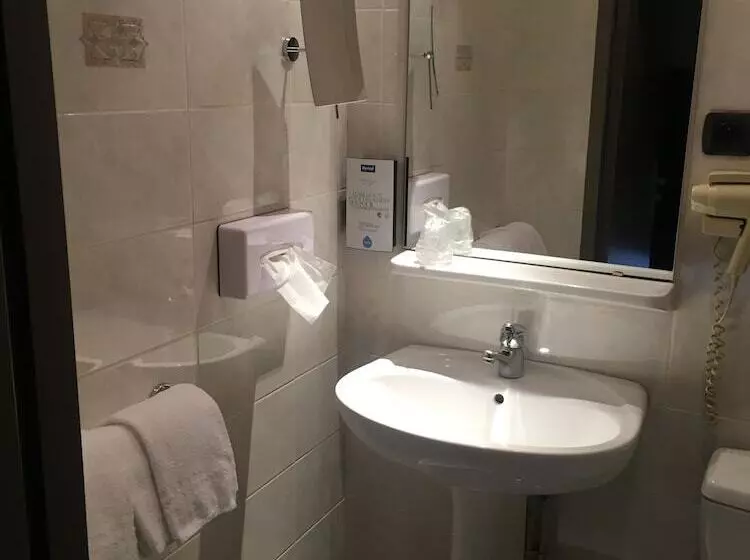 Standard Værelse, Kyriad Rodez