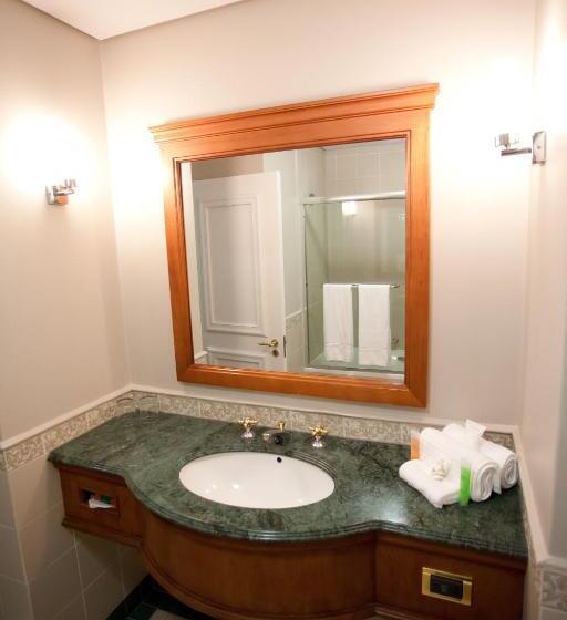 클래식 룸 킹 침대, Walmont At Graceland