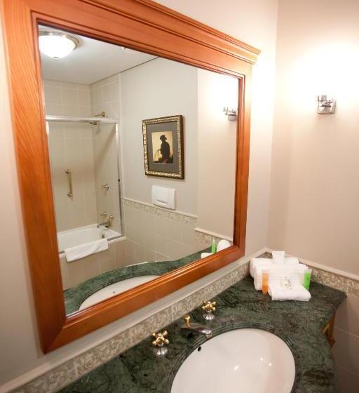 스탠다드 룸 킹사이즈 침대, Walmont At Graceland