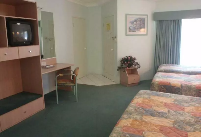 スタンダードスタジオ, Runaway Bay Motor Inn
