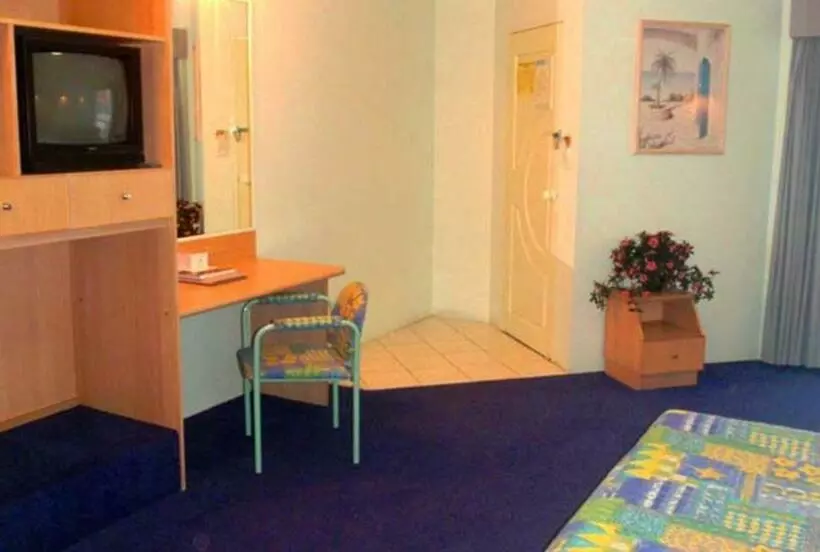 キングサイズベッドのスタンダードルーム, Runaway Bay Motor Inn