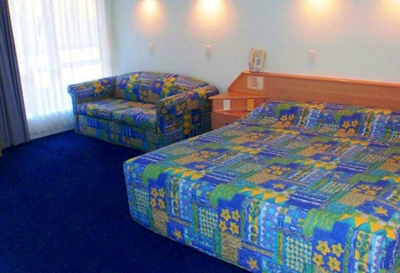 스탠다드 룸 킹사이즈 침대, Runaway Bay Motor Inn