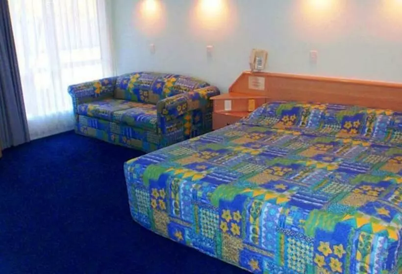 キングサイズベッドのスタンダードルーム, Runaway Bay Motor Inn