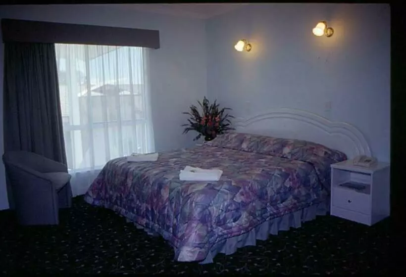 エクゼクティブスイート, Runaway Bay Motor Inn