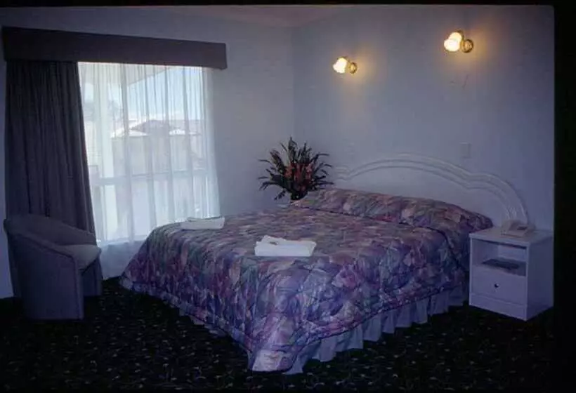 エクゼクティブスイート, Runaway Bay Motor Inn