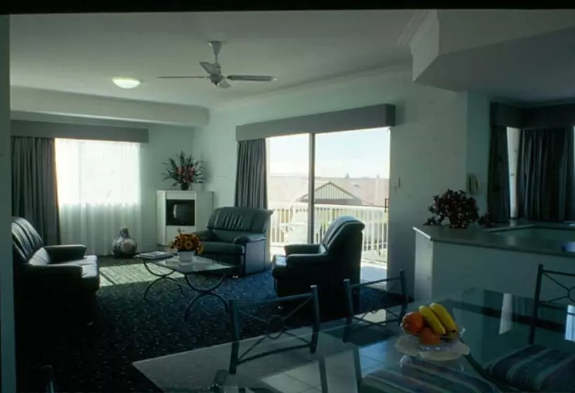 エクゼクティブスイート, Runaway Bay Motor Inn