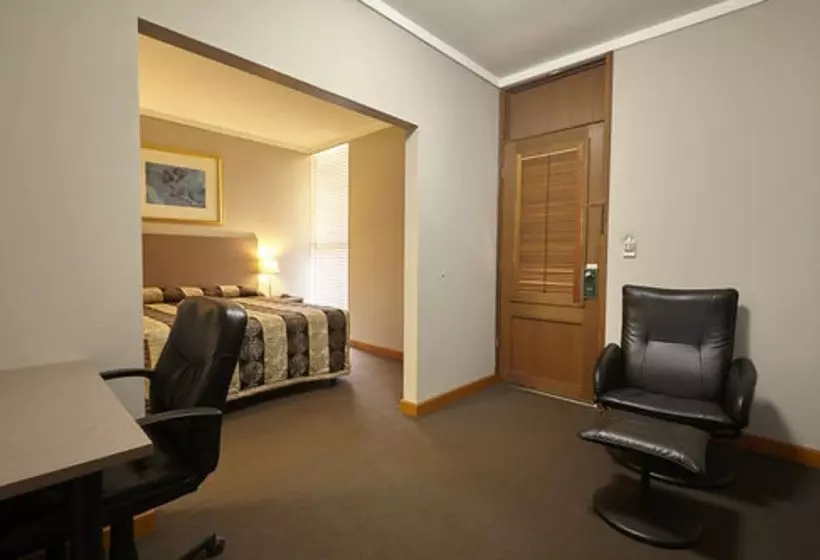 اتاق استاندارد, The Lodge Motel, Newman