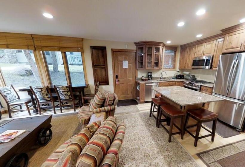 Апартаменты 2 Спальни, Tamarack Townhomes Coraltree Residence Collection