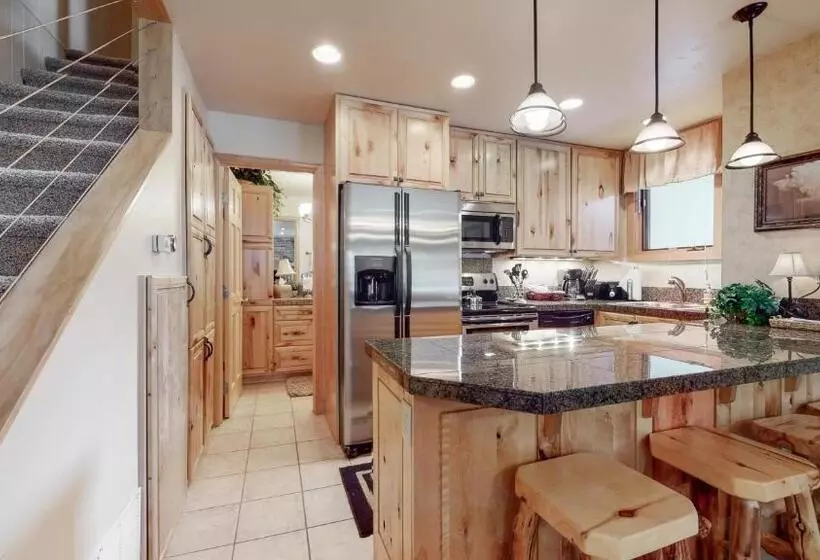 プレミアム２ベッドルームアパート, Tamarack Townhomes   Coraltree Residence Collection