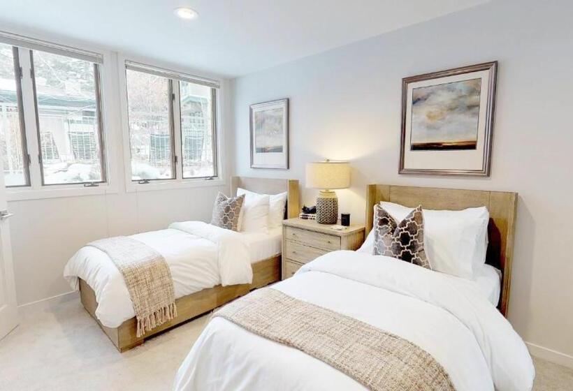 Апартаменты Premium 3 Спальни, Tamarack Townhomes Coraltree Residence Collection