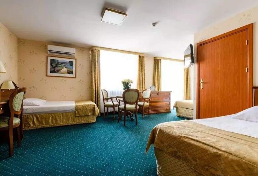 Chambre Triple Standard, Boss