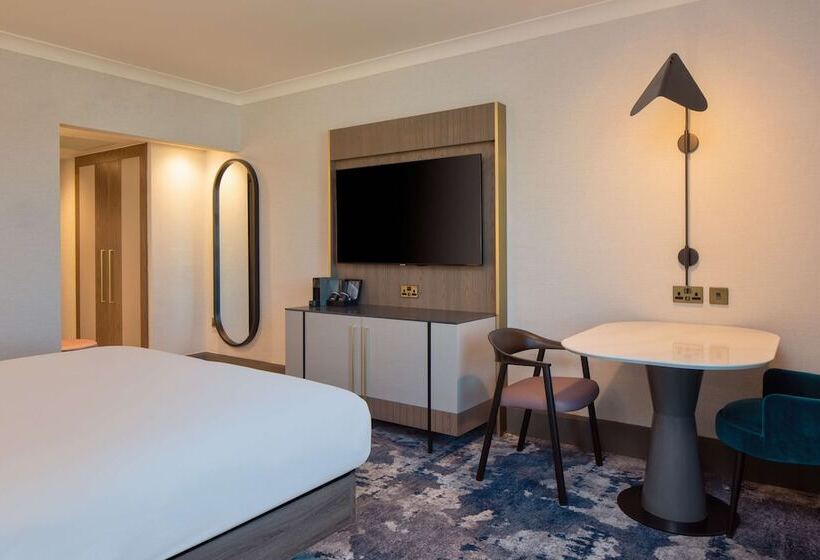 חדר דחוקס עם מיטת קינג, Hilton Glasgow