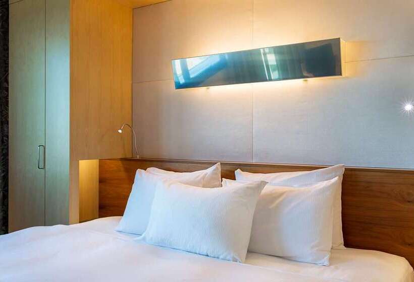 חדר סטנדרט עם מיטת קינג, Hilton Glasgow