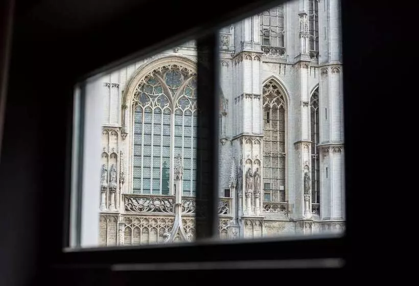 Chambre Familiale, O Kathedral