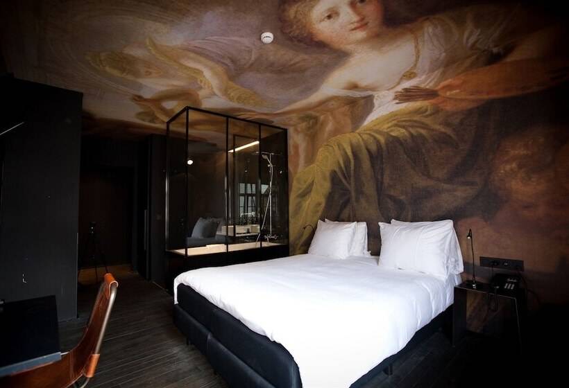 غرفة عائلية, O Kathedral