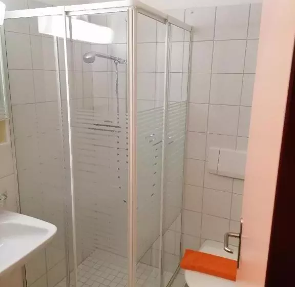 Quarto Familiar, Stille